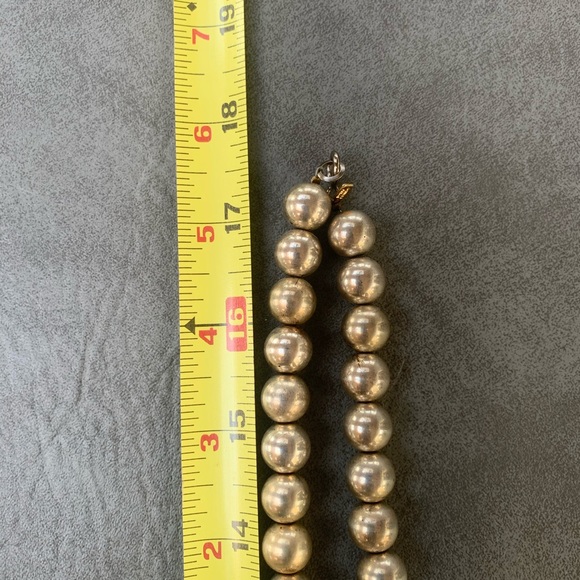 Beige Pearl Necklace - Picture 5 of 5